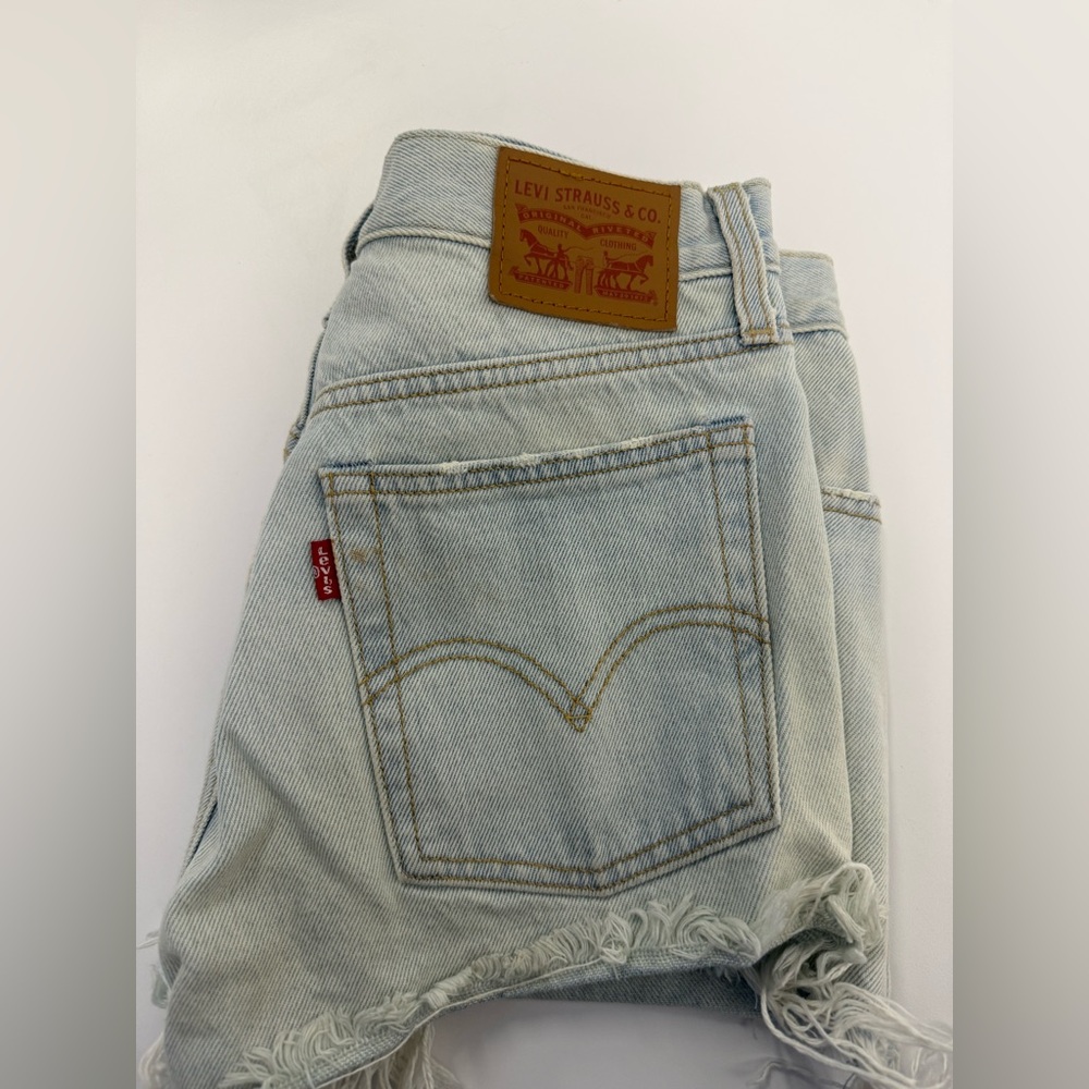 Levi’s 501 high waisted shorts size 25
